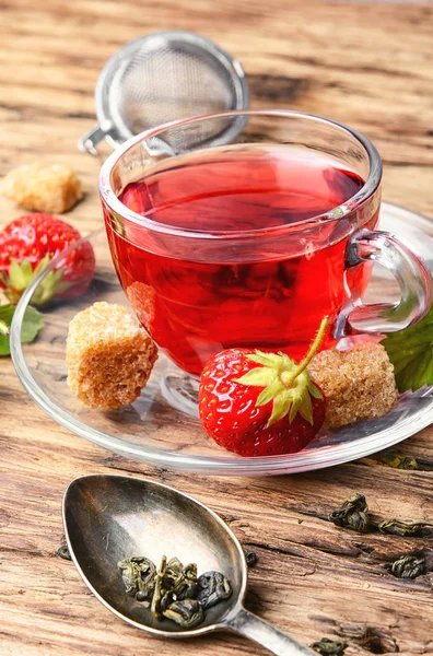 Tea with strawberry — Stock Photo, Image