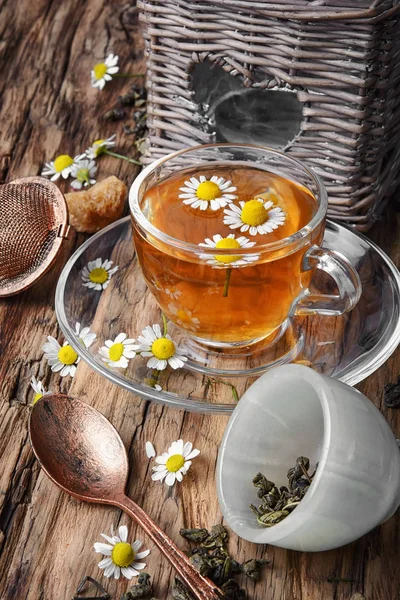 Chá de ervas com camomila — Fotografia de Stock