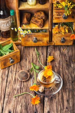 Calendula çiçekli bitki çayı