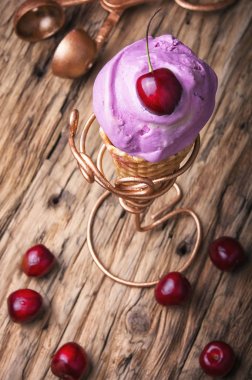 Kiraz dondurma waffle