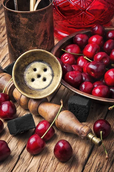 Shisha narguilé com cereja — Fotografia de Stock