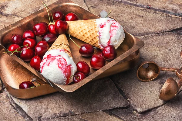 Ice-cream and spoon for ice cream — Stock Photo, Image