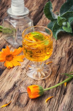 Calendula ile bitkisel tentür