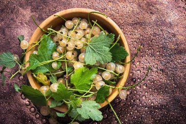 Beyaz kuş üzümü çilek