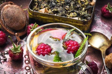 Ahududu ile bitkisel çay