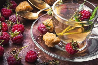 Berry Çay Ahududu ile