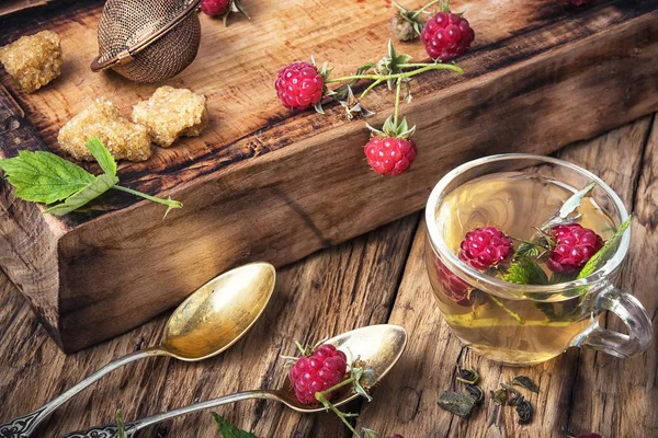 Ahududu ile bitkisel çay