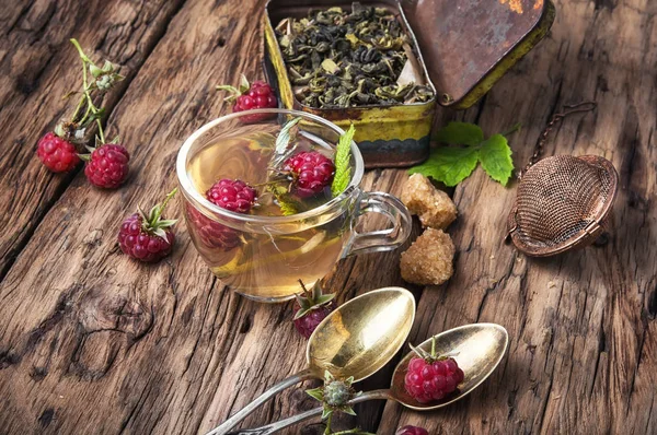 Ahududu ile bitkisel çay