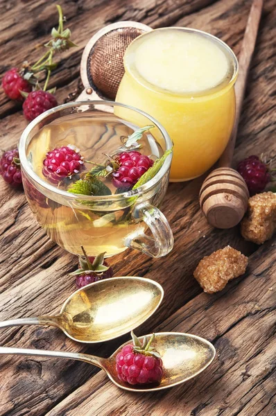 Ahududu ile bitkisel çay