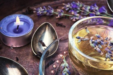 Eflatun bitki çayı