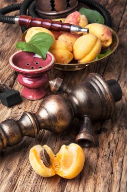 Shisha nargile ile kayısı