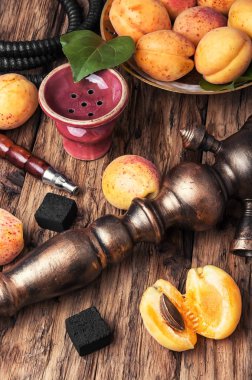 Shisha nargile ile kayısı