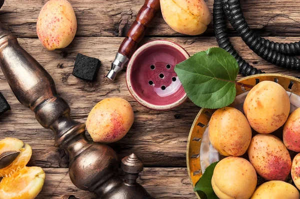 Shisha nargile ile kayısı