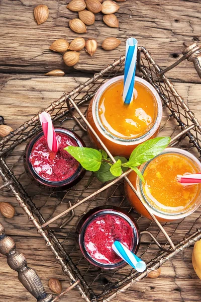 Smoothies kayısı ve Frenk üzümü