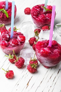 Dondurulmuş Ahududu suyu