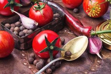 sonbaharda turşusu domates