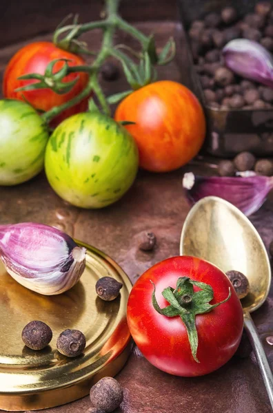 yerli turşu domates