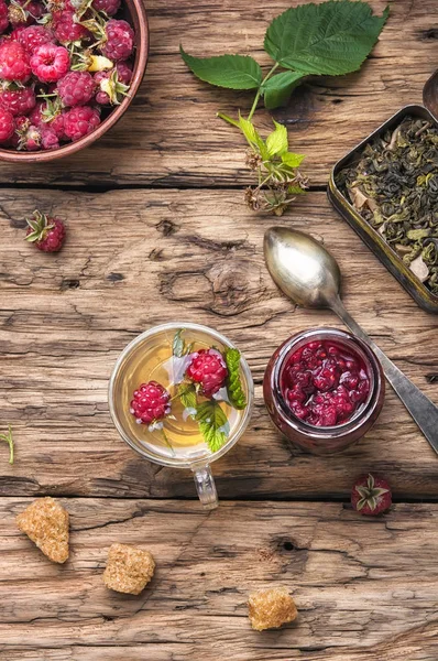 Berry Çay Ahududu ile