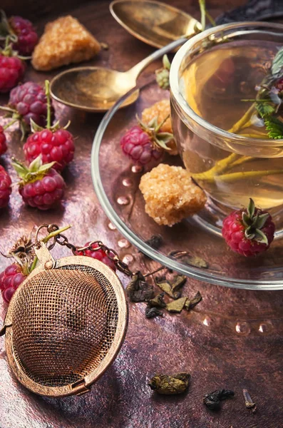 Berry Çay Ahududu ile