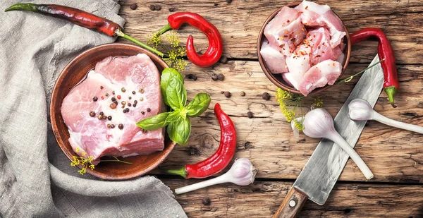 Carne de cerdo rústica cruda —  Fotos de Stock