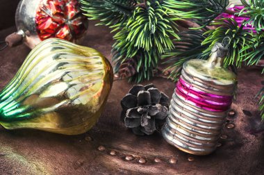 Retro dekorasyon ile Noel köknar ağacı