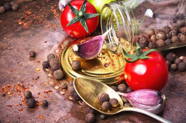 Ev yapımı turşu domates