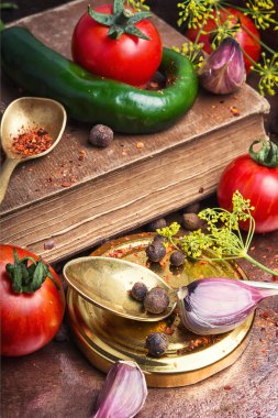 yerli turşu domates