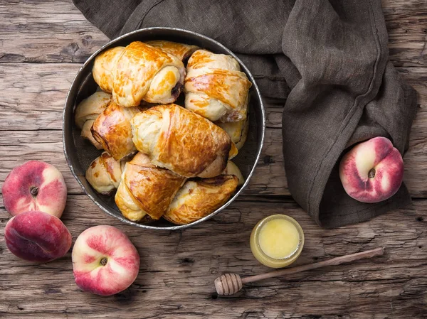 Şeftalilerin lezzetli ay çöreği