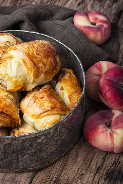 Şeftalilerin lezzetli ay çöreği