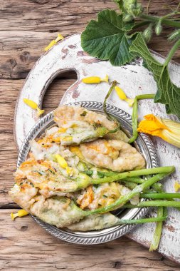 Kabak çiçekleri tabak