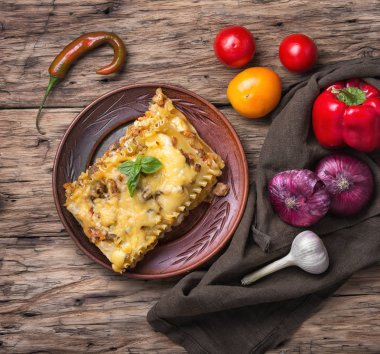 İtalyan geleneksel lazanya