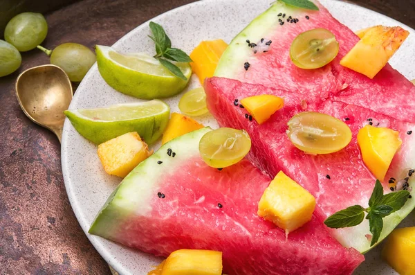 Salada com melancia — Fotografia de Stock