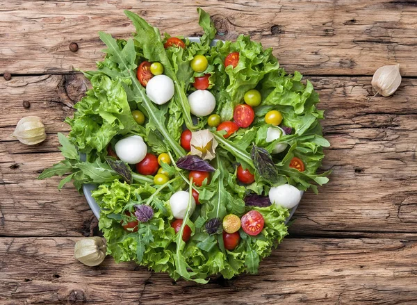 Salada de legumes picante primavera — Fotografia de Stock