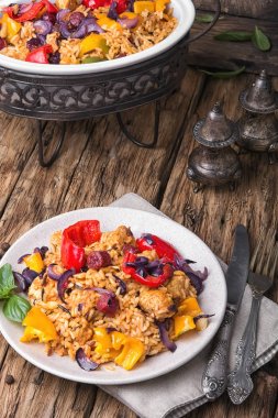 Creole Jambalaya tavuk ve sosis ile