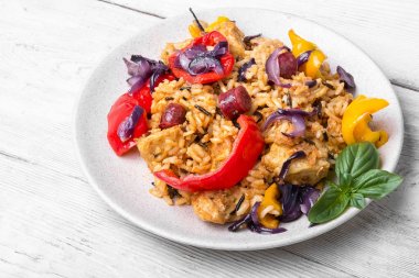 Creole Jambalaya tavuk ve sosis ile