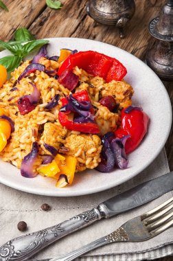 Creole Jambalaya tavuk ve sosis ile