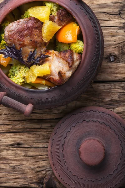 Beef stew in the pot — Stock Photo, Image