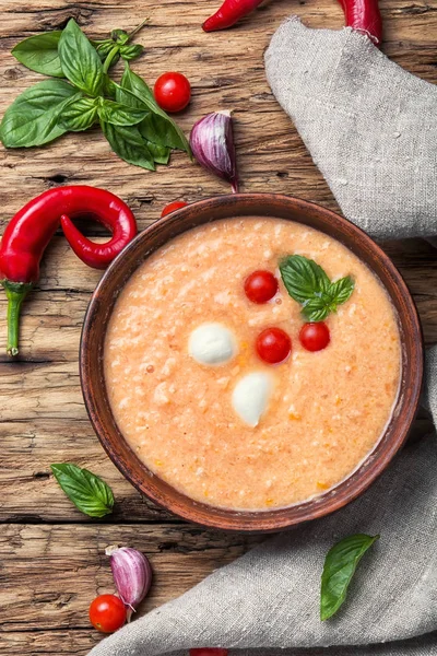 Fesleğenli Gazpacho çorbası