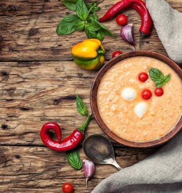 Fesleğenli Gazpacho çorbası