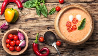 Fesleğenli Gazpacho çorbası