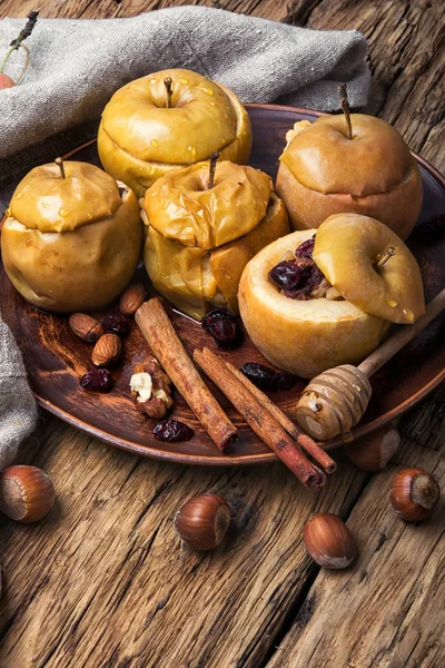 sonbahar elma pişmiş