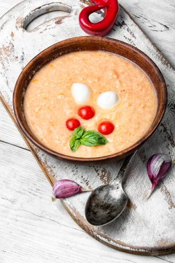 Fesleğenli Gazpacho çorbası