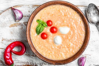 Fesleğenli Gazpacho çorbası