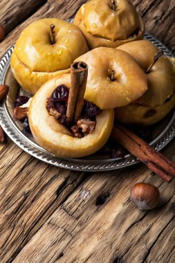 sonbahar elma pişmiş