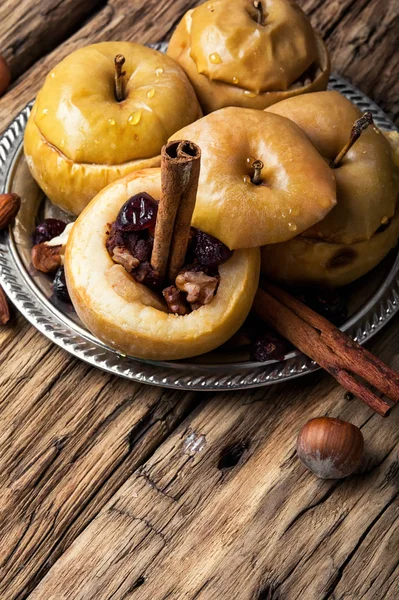 sonbahar elma pişmiş