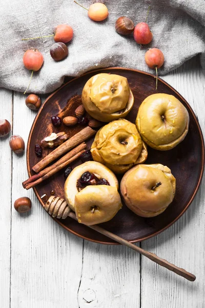 pişmiş sonbahar elma