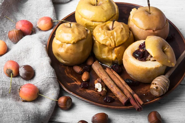 pişmiş sonbahar elma