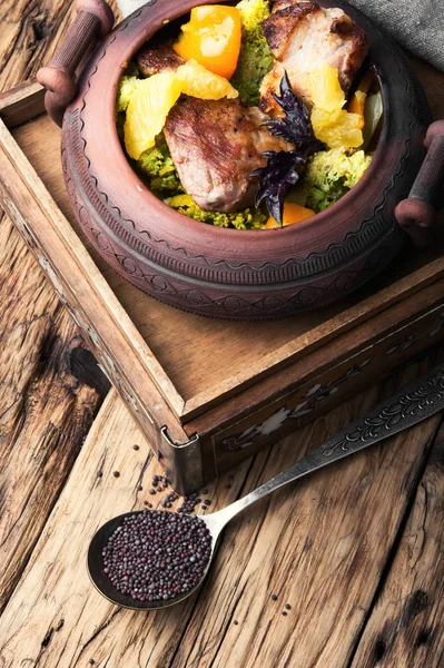 Beef stew in the pot — Stock Photo, Image