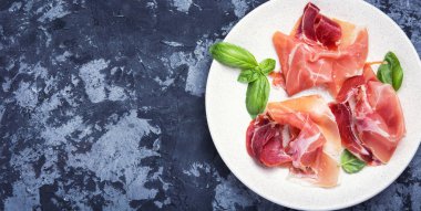 çanak üzerinde hizmet jambon