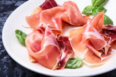 çanak üzerinde hizmet jambon